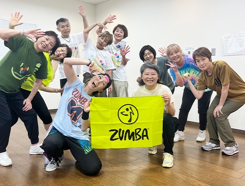 インストラクターと受講者の集合写真